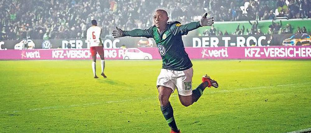 Allein auf weiter Flur. Der Wolfsburger Jerome Roussillon jubelte nicht nur allein, er schoss auch das einzige Tor in der Partie gegen Leipzig. 