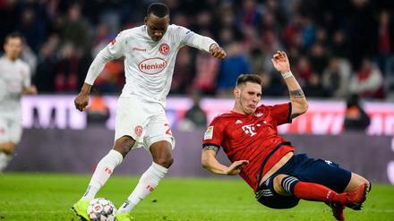 Düsseldorfs Dodi Lukebakio ärgerte nicht nur Niklas Süle, sondern die gesamte Bayern-Mannschaft.
