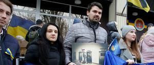 Ukrainer demonstrieren in Odessa gegen das Vorgehen der Russen vor der Krim.