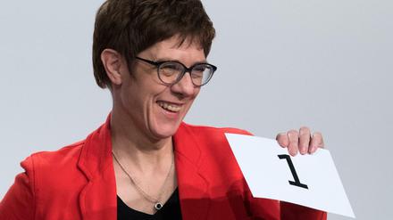 Annegret Kramp-Karrenbauer, CDU-Generalsekretärin - hier die Nr 1 der Rednerliste und auch in den Umfragen vorn im Kampf um den CDU-Vorsitz.