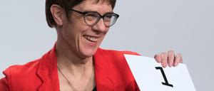 Annegret Kramp-Karrenbauer, CDU-Generalsekretärin - hier die Nr 1 der Rednerliste und auch in den Umfragen vorn im Kampf um den CDU-Vorsitz.