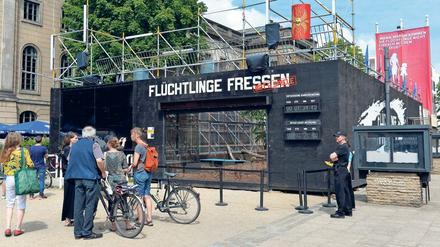 Maxim Gorki Theater arbeitete mit der für Provokationen bekannten Künstlergruppe "Zentrum für politische Schönheit" zusammen. 