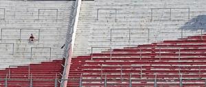 Einsam im Derby. Nicht nur dieser Fan von River Plate hätte sein Team schon am vergangenen Samstag gerne gegen die Boca Juniors unterstützt.