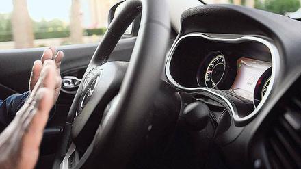 Annährung an die Zukunft. Bis sich Fahrzeuge ganz ohne Fahrer sicher bewegen, werden noch Jahre vergehen. Foto: Britta Pedersen/dpa