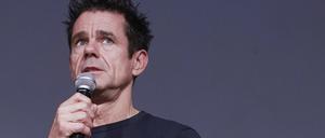 Filmregisseur Tom Tykwer bei der Pressekonferenz der Holzmarkt-Genossenschaft