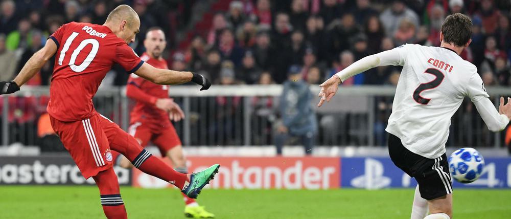 Ein Schuss, ein Tor, der Robben. Bayerns Nummer 10 zieht ab und trifft zum 2:0.