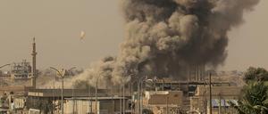 Die Syrischen Demokratischen Kräfte (SDF) hatten Ende Oktober 2017 den IS aus Rakka vertrieben.