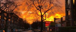 Wolken wie Feuer im Hambuger Stadteil Winterhude.