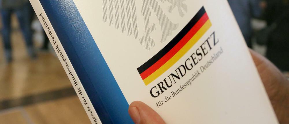 Der Bund will das Grundgesetz ändern - für mehr Einfluss an den Schulen.