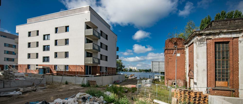 Herbst 2020. Zwischen Daumstraße und Havelufer baut die WBM mehr als 360 Wohnungen. Und für die historische Pulverfabrik gibt es auch Ideen - aktuelle Infos immer zuerst im Spandau-Newsletter.