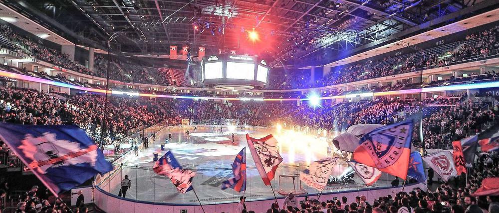 Gegen Straubing war es luftig in der Halle, nur 7610 Zuschauer kamen - so wenig wie noch nie zuvor bei einem DEL-Heimspiel der Eisbären.