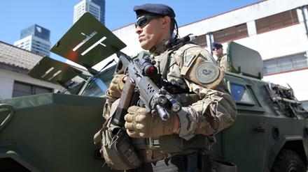 Dieser Panzer aus China soll bei Unruhen eingesetzt werden.