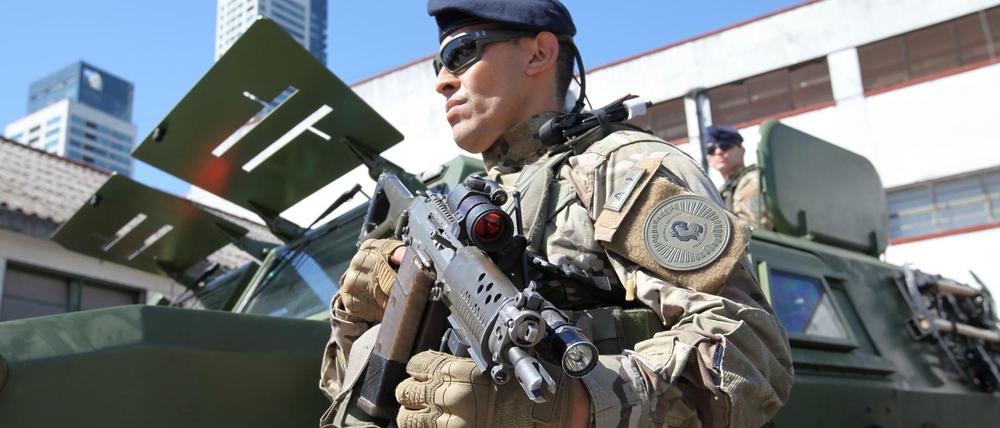 Dieser Panzer aus China soll bei Unruhen eingesetzt werden.
