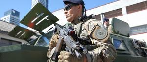 Dieser Panzer aus China soll bei Unruhen eingesetzt werden.