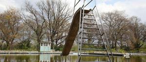Das alte Schwimmbad neben dem Olympiastadion.