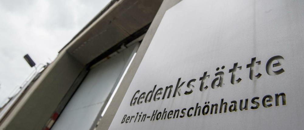 Um die Entlassung von Hubertus Knabe als Leiter der Gedenkstätte Berlin-Hohenschönhausen entfachte ein politischer Streit.