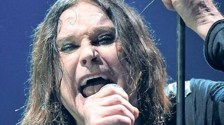 Ozzy Osbourne, am 3.12. 1948 geboren, wuchs als viertes von sechs Kindern in einem Arbeiter-Vorort von Birmingham auf. 