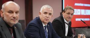 Fußball-Revolutionär? Unions Präsident Dirk Zingler (M.) hat viele Ideen.