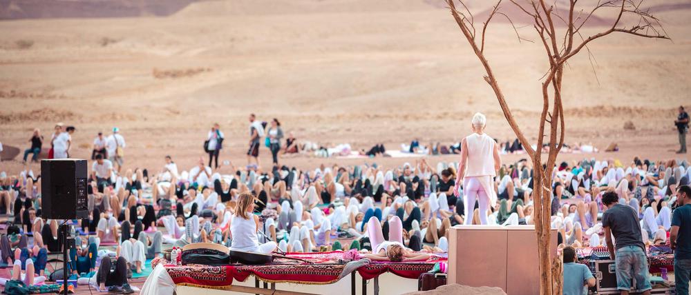 Raus aus der Stadt. In der israelischen Arava-Wüste findet jedes Jahr das größte Yogafestival des Landes.