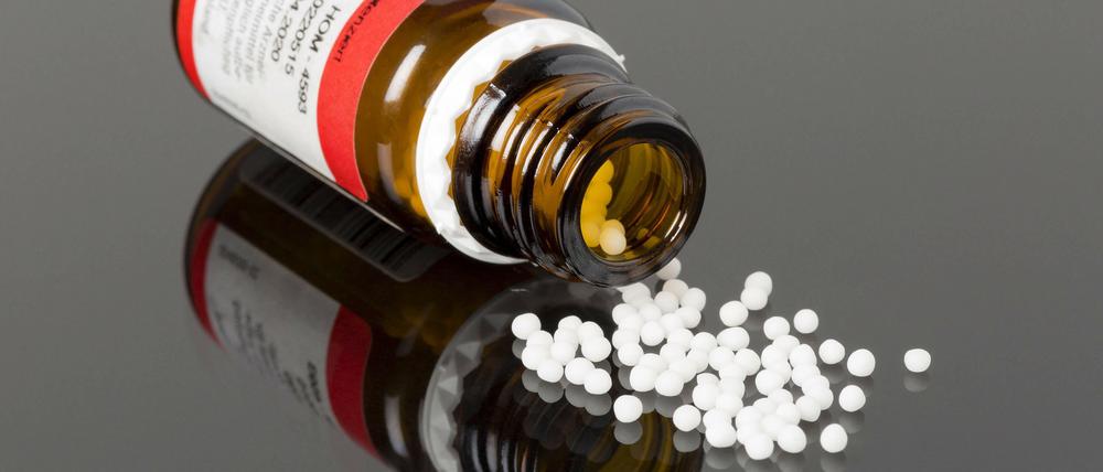 Streukügelchen als Heilmittel? Studien zeigen, dass die Wirkung von Homöopathika den Placeboeffekt nicht übersteigt.
