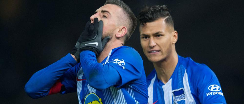 Grüppchenbildung. Bislang erhielt Kapitän Vedad Ibisevic (links) in dieser Saison stets den Vorzug vor Davie Selke. Am Samstag könnten beide in der Startelf stehen. 