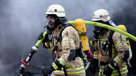 Harter Job. In der Zeit von Weihnachten bis Neujahr ist die Feuerwehr traditionell im Dauereinsatz.