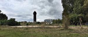 Berlin, Stadt der Brachen. Hier nahe der Rummelsburger Bucht 2017. Noch immer stehen in Berlin massenweise Baulücken leer. 