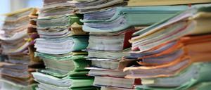 Kann das weg? In deutschen Amtsstuben gibt es viel Papier zu verwalten.
