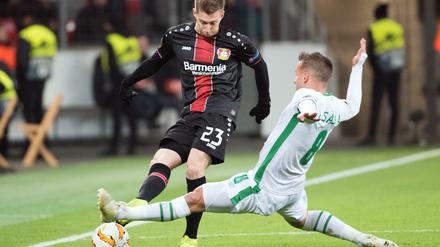 Millimetersache. Der ehemalige Hertha-Profi Mitchell Weiser bewahrte Bayer Leverkusen mit seinem Treffer vor einer Niederlage. 