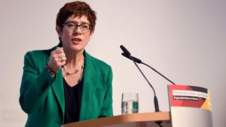 CDU-Generalsekretärin Annegret Kramp-Karrenbauer spricht auf der Regionalkonferenz der CDU in Bremen.