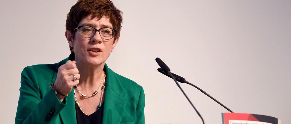 CDU-Generalsekretärin Annegret Kramp-Karrenbauer spricht auf der Regionalkonferenz der CDU in Bremen.