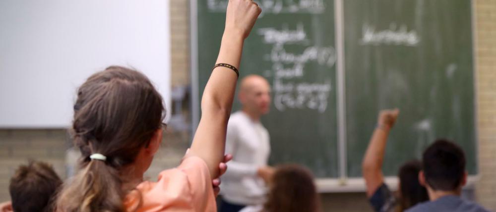 Schülerinnen und Schüler im Unterricht (Symbolbild).