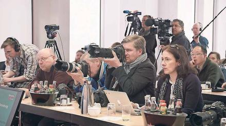 Die Medien halten gewöhnlich drauf. Marie Wilkes Film geht auf Distanz. 