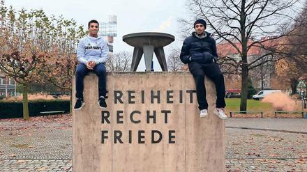 Fünfkämpfer Pele und Schauspieler Langston Uibel, ab 7. Dezember in der Netflix-Serie „Dogs of Berlin“ zu sehen, fühlen sich wohl zwischen Theodor-Heuss-Platz und Olympiapark. 