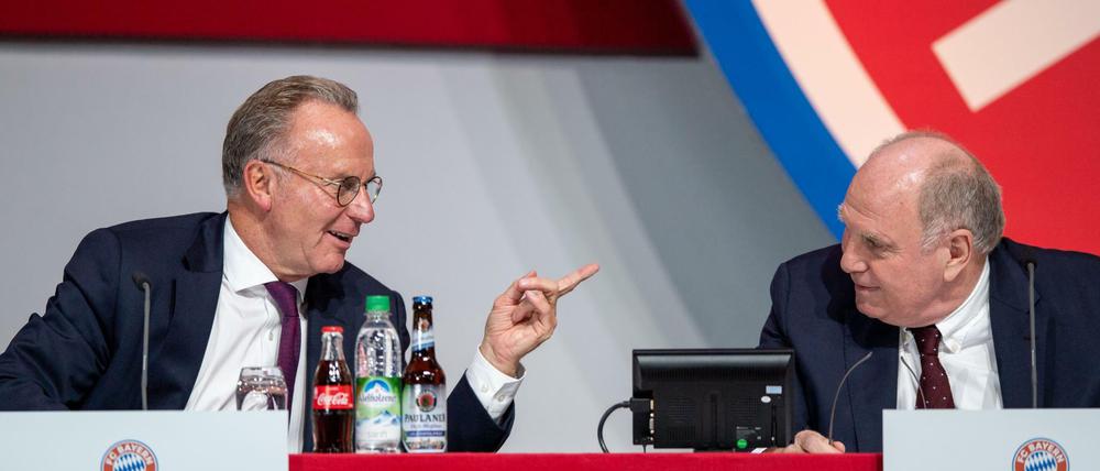 Wie geht es weiter mit den Bayern? Uli Hoeneß (r.) kann sich Oliver Kahn gut in einer Führungsposition vorstellen.