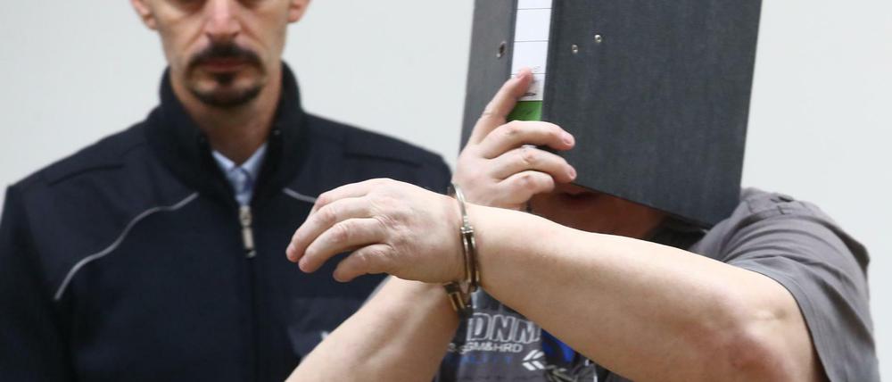 Der 66-Jährige Berliner Lkw-Fahrer wurde wegen Mordes vom Landgericht Gera zu lebenslanger Haft verurteilt.