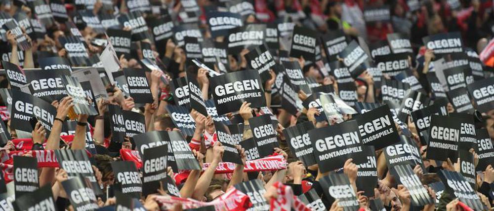 Montagsspiele sind nichts für echte Fußballfans.