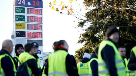 Höhere Steuern, höhere Spritpreise: In Frankreich sind deshalb die „Gelbwesten“ auf der Straße.