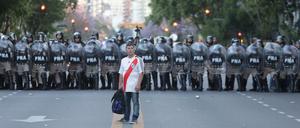 In Buenos Aires waren Tausende Polizisten im Einsatz, dennoch gab es am Rande der Copa Libertadores große Ausschreitungen. 