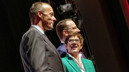 Gute Miene. Friedrich Merz, Annegret Kramp-Karrenbauer und Jens Spahn (von links) geben sich entspannt.