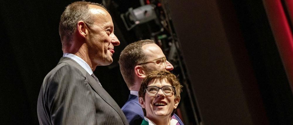 Gute Miene. Friedrich Merz, Annegret Kramp-Karrenbauer und Jens Spahn (von links) geben sich entspannt.