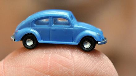 Es sind die kleinen Dinge, die viele Deutsche am Auto faszinieren: Hierzulande blüht die Szene der Modell-Sammler. Das Bild zeigt einen VW-Käfer aus den 70er-Jahren im Maßstab 1:160.