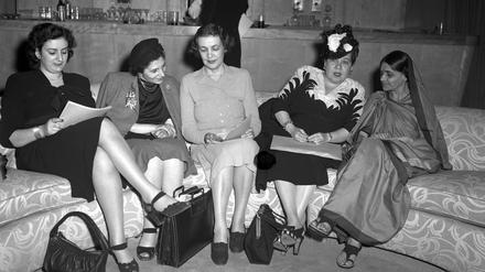 Nicht nur weiße, westliche Männer wirkten vor 70 Jahren in New York an der universellen Erklärung der Menschenrechte mit, sondern auch viele Frauen. Auf dem Bild zu sehen sind fünf von ihnen (v. l. n. r.): Die Libanesin Angela Jurdak, Fryderyka Kalinowski aus Polen, die Dänin Bodgil Begtrup, Minerva Bernardino aus der Dominikanischen Republik und die Inderin Hansa Mehta.