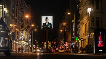 Gedenkort oder Tourimagnet? Darüber, was mit den freien Flächen am Checkpoint Charlie passieren soll, streitet sich die Koalition heftig. 