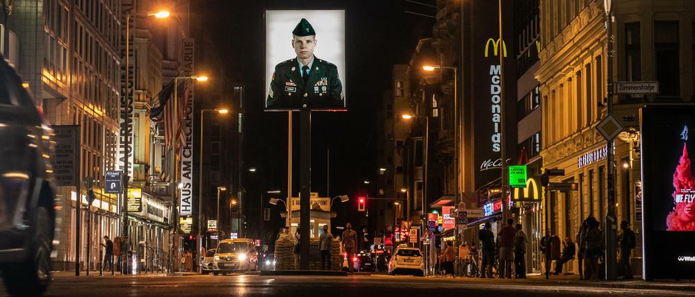 Gedenkort oder Tourimagnet? Darüber, was mit den freien Flächen am Checkpoint Charlie passieren soll, streitet sich die Koalition heftig.