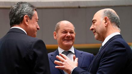 Bundesfinanzminister Olaf Scholz mit Mario Draghi (links) und Pierre Moscovici 