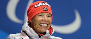 Andrea Eskau bei der Siegerehrung der Paralympics über 5 km im Langlauf. Sie holte im März 2018 Silber.
