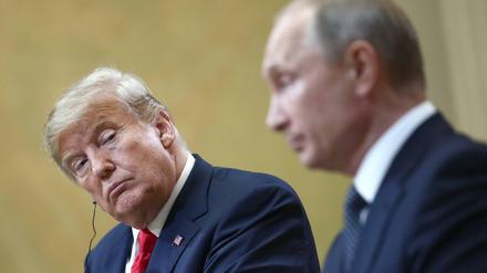 Skeptischer Blick zum Herrn des Kreml: Donald Trump und Wladimir Putin im Juli in Helsinki.