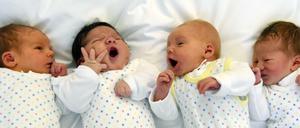 Babylotsen sind Anlaufstellen für Mütter und Väter. 