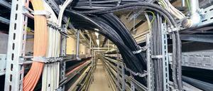 Einmal um den Äquator reichen die im neuen Hauptstadtflughafen BER verlegten Kabel, deren Windungen selbst den Planern zeitweise Rätsel aufgaben.